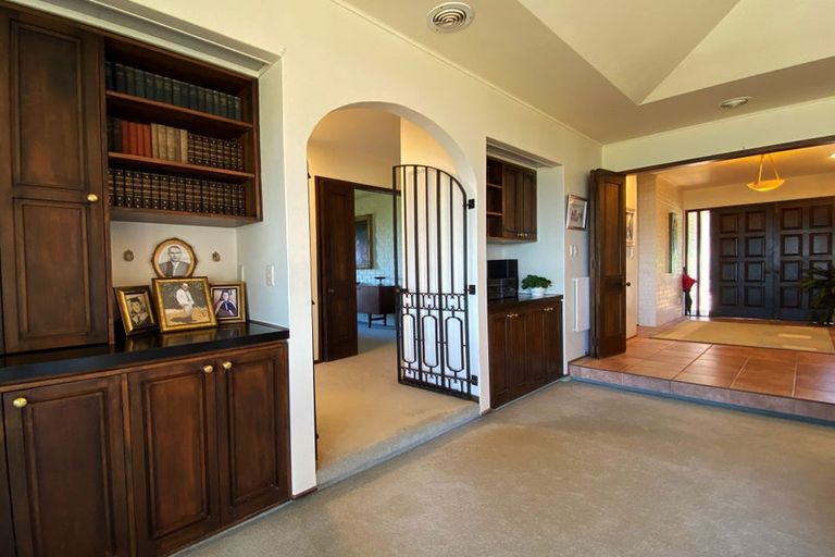 Photo of property in 18 Burford Place, Mellons Bay, Auckland, 2014