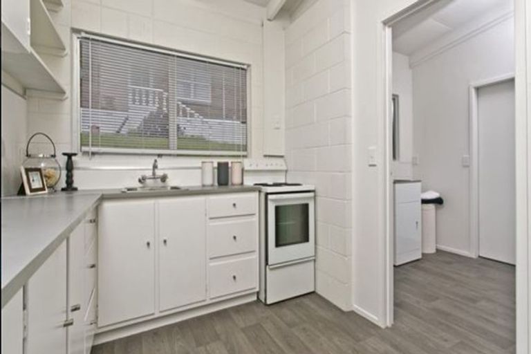 Photo of property in 2/6 Anne Road, Hillcrest, Auckland, 0627