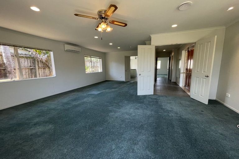 Photo of property in 8 Hagen Close, Golflands, Auckland, 2013