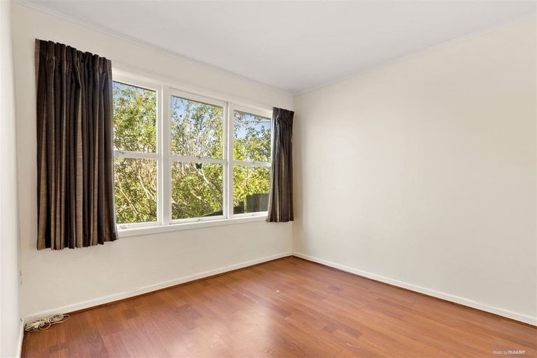 Photo of property in 321 Glenfield Road, Glenfield, Auckland, 0629