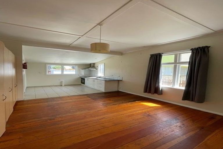 Photo of property in 400 Broadway, Miramar, Wellington, 6022