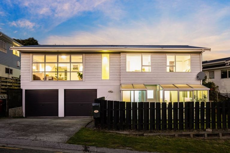 Photo of property in 6 Tregear Place, Camborne, Porirua, 5026