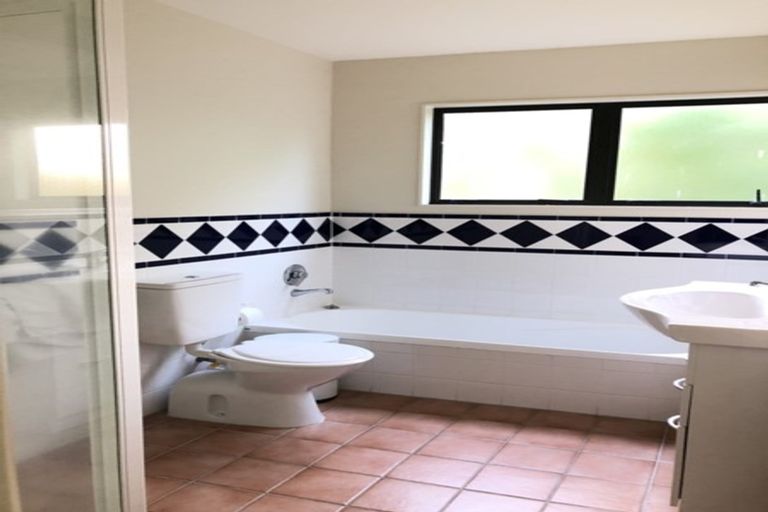 Photo of property in 2/27 Commodore Parry Road, Castor Bay, Auckland, 0620