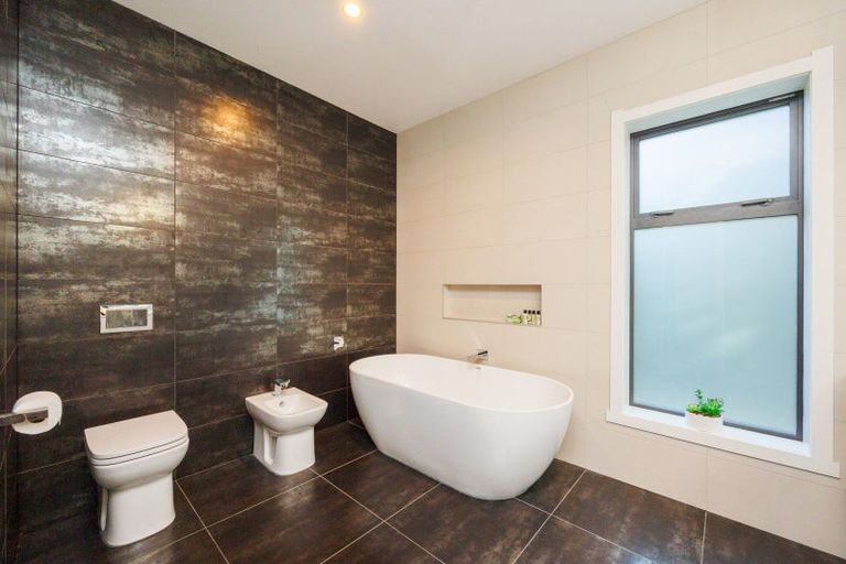 Photo of property in 21 The Strand, Fitzherbert, Palmerston North, 4410