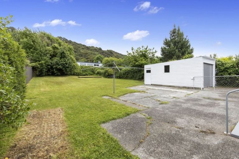 Photo of property in 203 Wellington Road, Wainuiomata, Lower Hutt, 5014