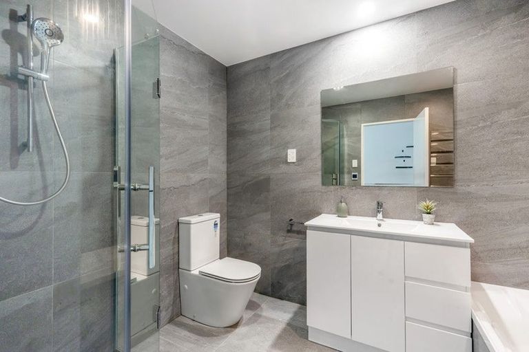 Photo of property in 43c Fitzherbert Avenue, West Harbour, Auckland, 0618