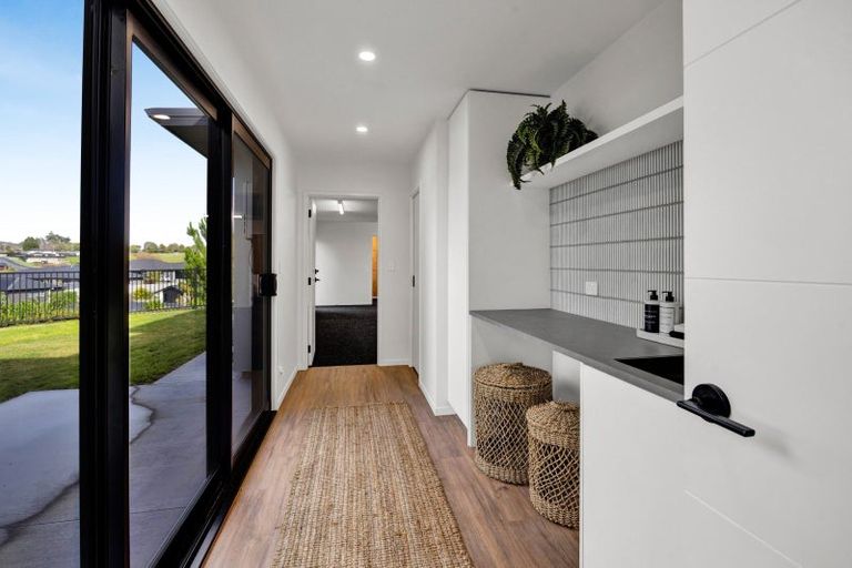 Photo of property in 2 Marsden Place, Hurworth, New Plymouth, 4310