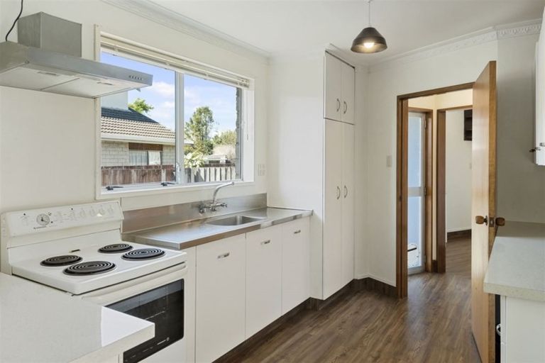 Photo of property in 43 Malabar Crescent, Broomfield, Christchurch, 8042