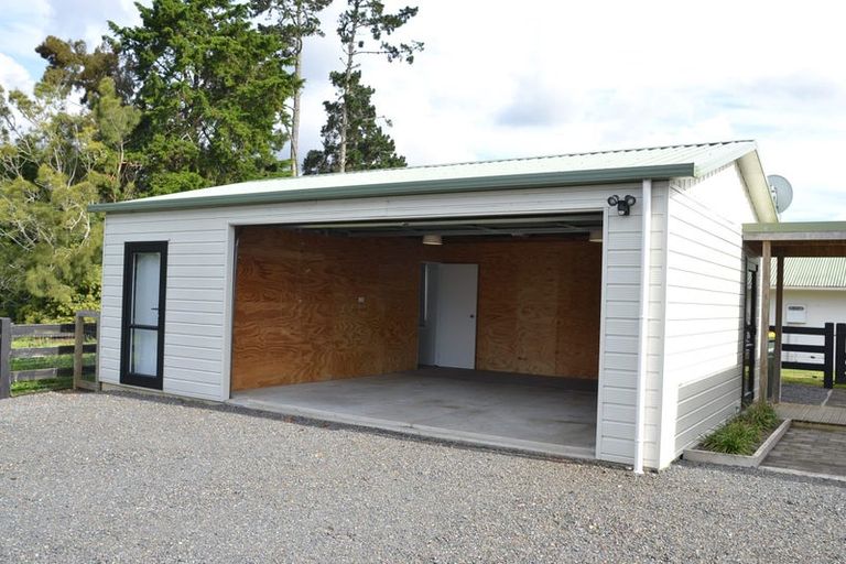 Photo of property in 580 Burtt Road, Runciman, Drury, 2578