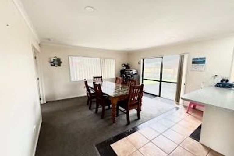Photo of property in 37 Nicholas Gibbons Drive, Clendon Park, Auckland, 2103