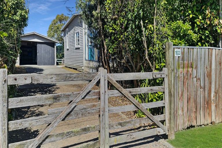 Photo of property in 1933 Parewanui Road, Parewanui, Bulls, 4894