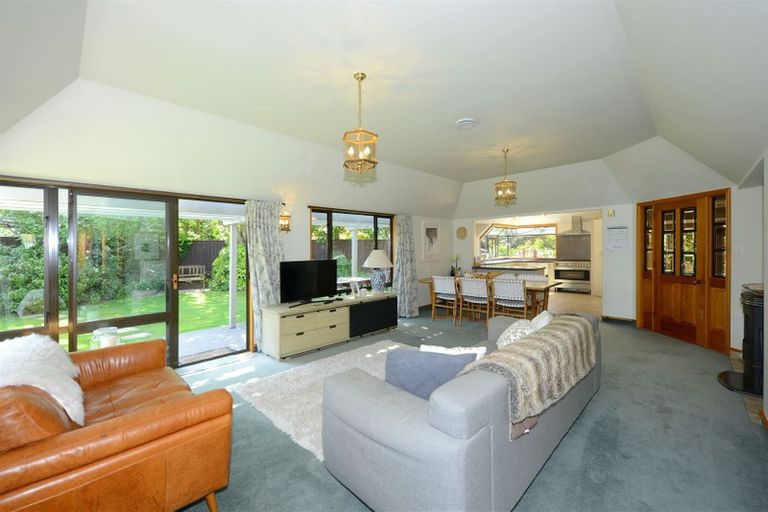 Photo of property in 33 O'connor Place, Burnside, Christchurch, 8053