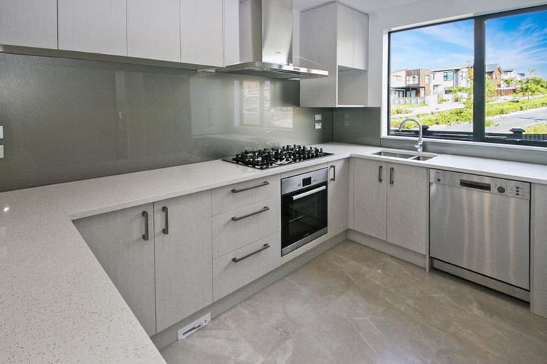 Photo of property in 1 Moki Place, Long Bay, Auckland, 0630