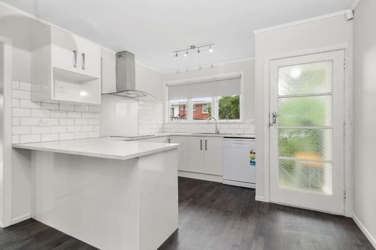 Photo of property in 4 Sexton Place, Manurewa East, Auckland, 2102