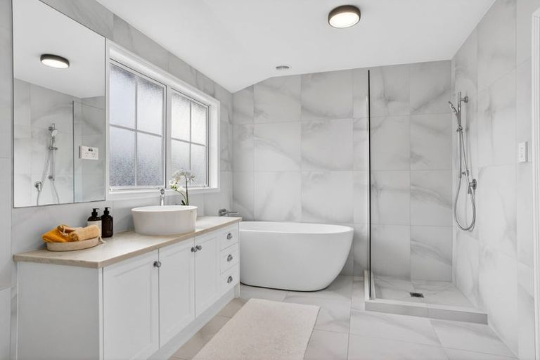 Photo of property in 2/15 Saltburn Road, Milford, Auckland, 0620