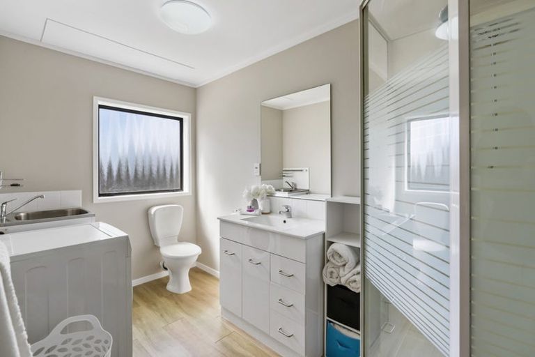 Photo of property in 8 Coubray Place, Botany Downs, Auckland, 2010