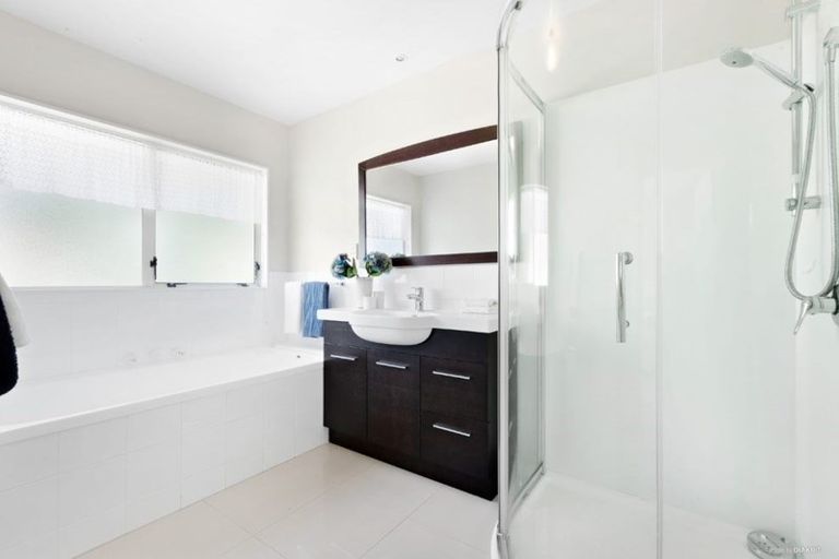 Photo of property in 11 Devon Road, Bucklands Beach, Auckland, 2012