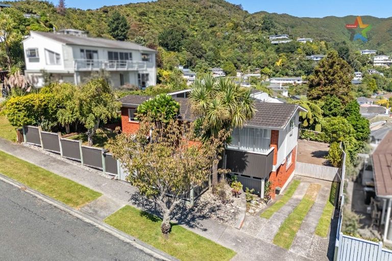 Photo of property in 8 Summit Road, Fairfield, Lower Hutt, 5011