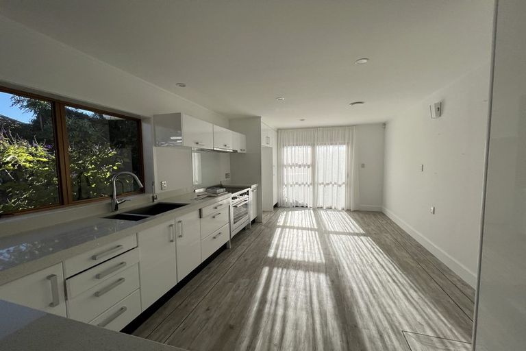 Photo of property in 29 Himalaya Drive, Half Moon Bay, Auckland, 2012