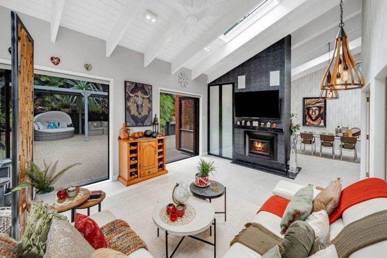 Photo of property in 80a Beach Road, Mellons Bay, Auckland, 2014