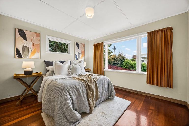 Photo of property in 49 Tiroroa Avenue, Te Atatu South, Auckland, 0610