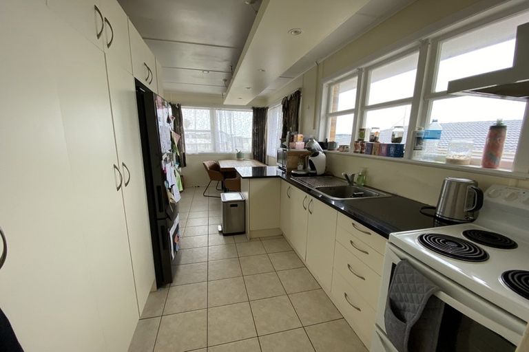 Photo of property in 30 Megan Avenue, Pakuranga Heights, Auckland, 2010