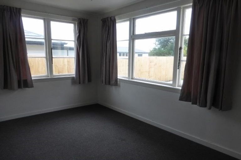 Photo of property in 17 Shortland Street, Wainoni, Christchurch, 8061