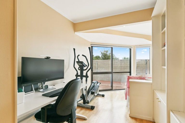 Photo of property in 7b Becker Way, Karori, Wellington, 6012