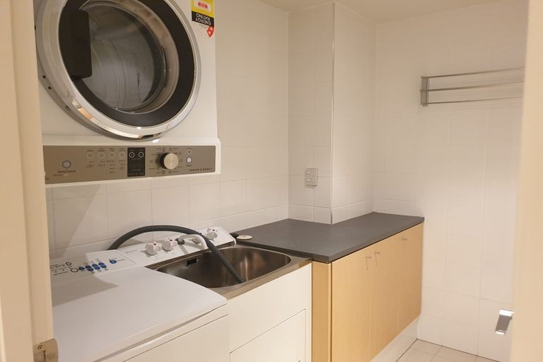 Photo of property in Sanctum Apartment, 10 Ebor Street, Te Aro, Wellington, 6011