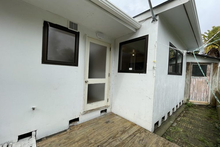 Photo of property in 32a Te Atatu Road, Te Atatu South, Auckland, 0610