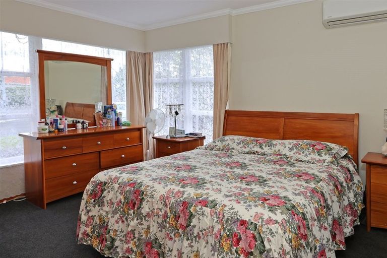 Photo of property in 4247 Great North Road, Glendene, Auckland, 0602