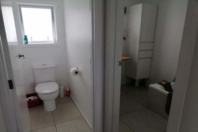 Photo of property in 5 Jacaranda Grove, Maungaraki, Lower Hutt, 5010