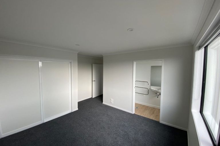 Photo of property in 5/5 Peachgrove Road, Te Atatu Peninsula, Auckland, 0610