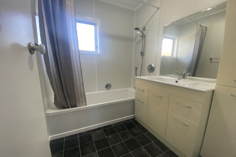 Photo of property in 58 Riverpark Crescent, Henderson, Auckland, 0610