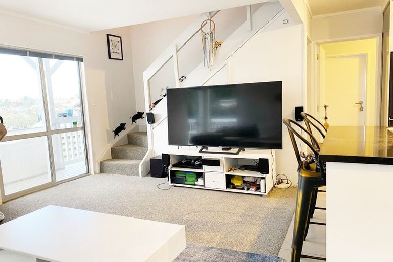 Photo of property in 1/43 Hutchinson Avenue, New Lynn, Auckland, 0600