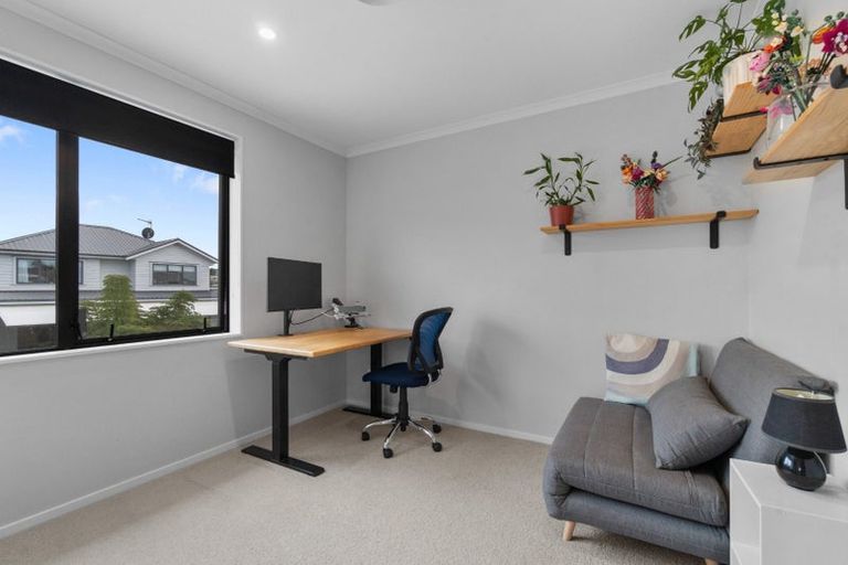 Photo of property in 16 Onekura Street, Red Beach, 0932