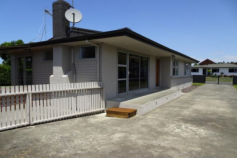 Photo of property in 37 Trigg Crescent, Taradale, Napier, 4112