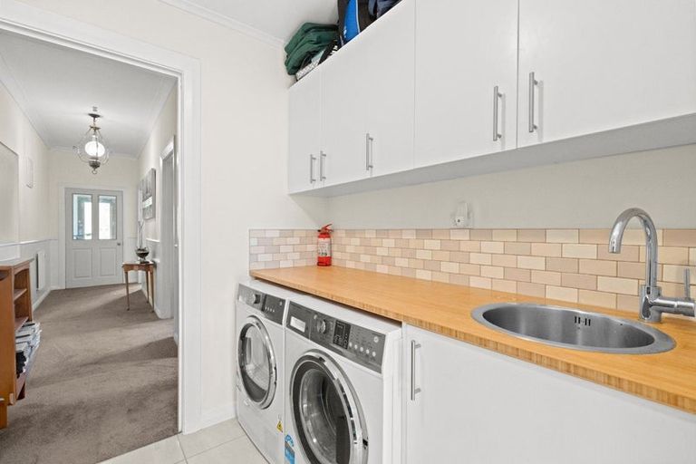 Photo of property in 48 Devon Street, Picton, 7220