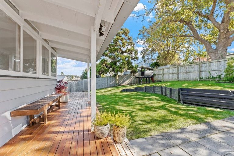 Photo of property in 18 Penton Road, Stanmore Bay, Whangaparaoa, 0932