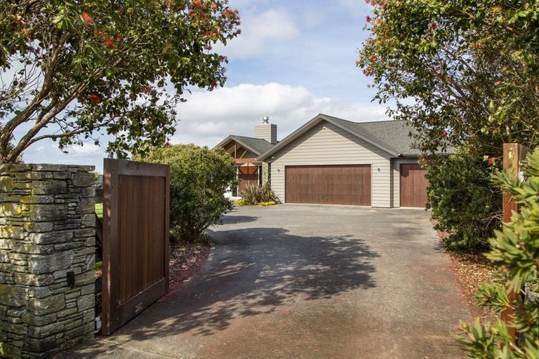 Photo of property in 143c Tuparekura Road, South Head, Helensville, 0874