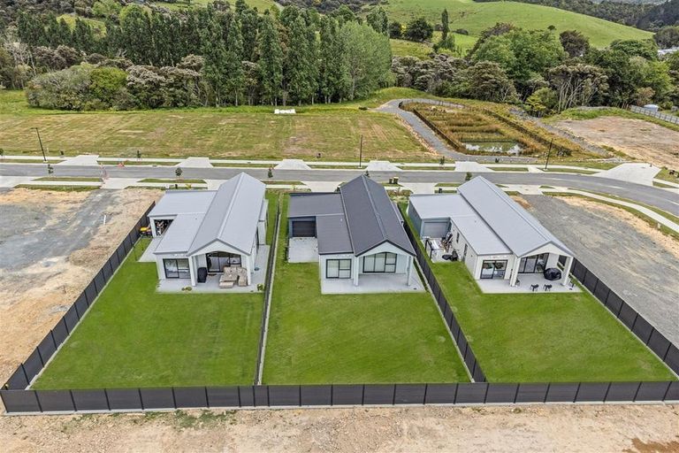 Photo of property in 64 Mataikokako Loop, Kawakawa Bay, 2585