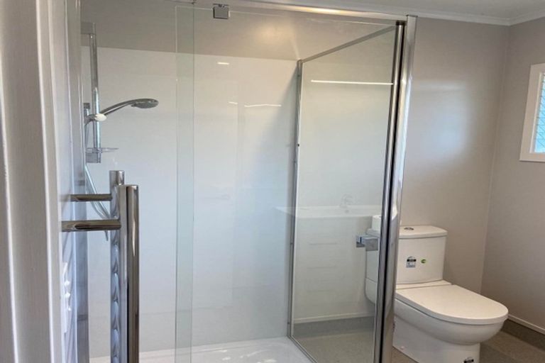 Photo of property in 3 Adriatic Avenue, Henderson, Auckland, 0612