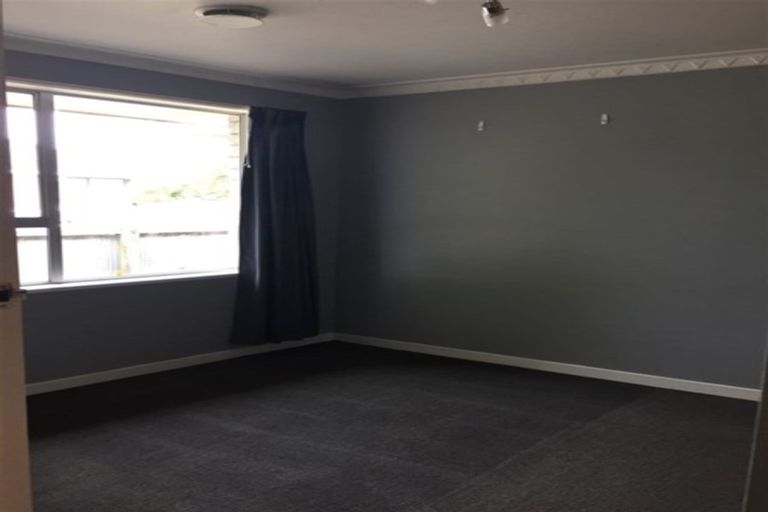 Photo of property in 2/52 Mortlake Street, Islington, Christchurch, 8042