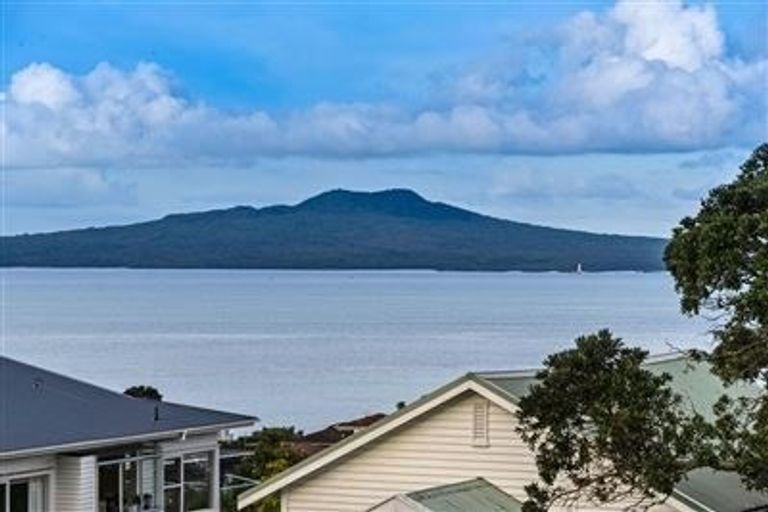 Photo of property in 13 Katui Street, Castor Bay, Auckland, 0620