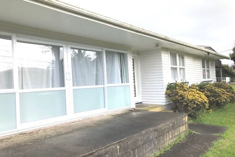 Photo of property in 18 Barrys Road, Glendene, Auckland, 0602