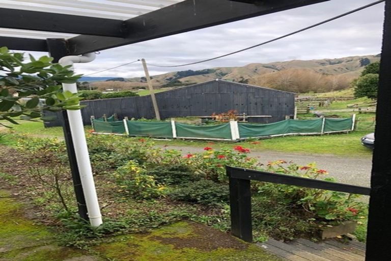 Photo of property in 737 State Highway 1, Te Horo, Otaki, 5581