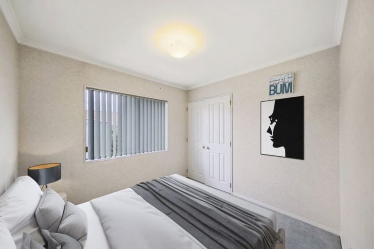 Photo of property in 5 Harobed Place, Weymouth, Auckland, 2103