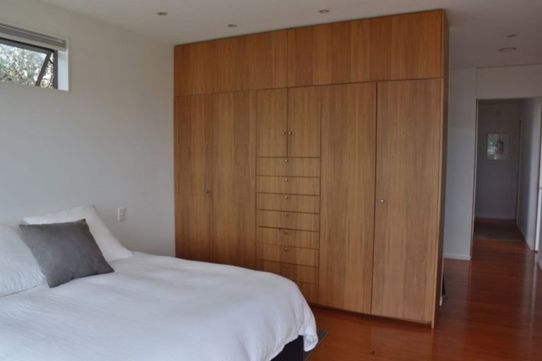 Photo of property in 42 Covil Avenue, Te Atatu South, Auckland, 0610