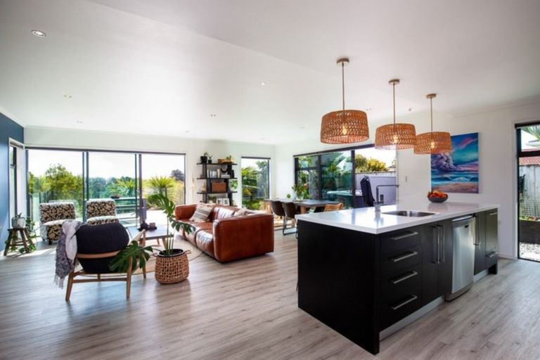 Photo of property in 2 Matau Lane, Ferndale, New Plymouth, 4310