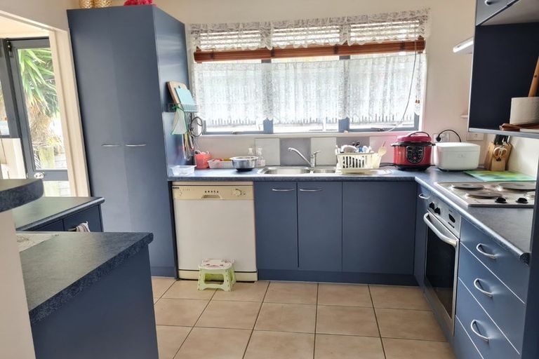 Photo of property in 800a East Coast Road, Oteha, Auckland, 0630